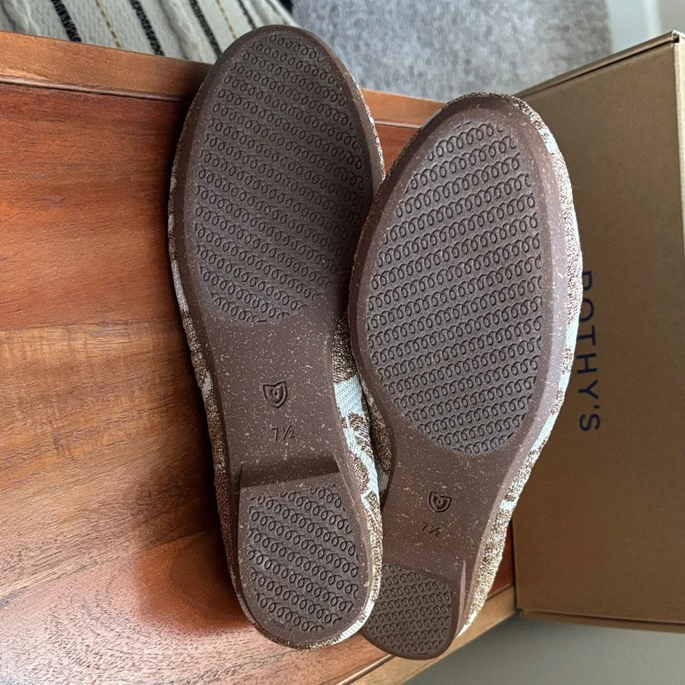 Rothy's lounge loafer in Gold Chantilly - Picture 4 of 10
